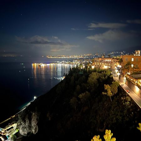 B&B Miroca Сант-Алессио-Сикуло Экстерьер фото